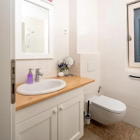 Apartament Adorami *