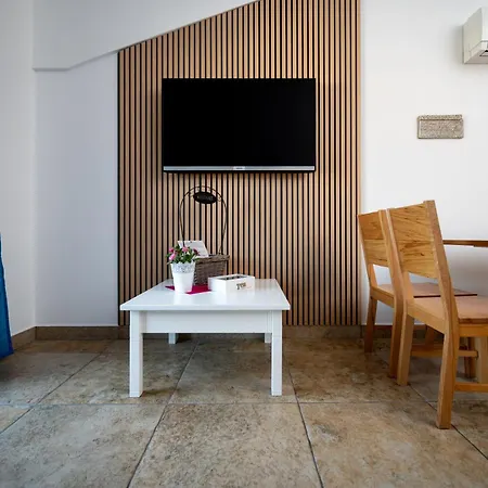 Adorami باشْكا